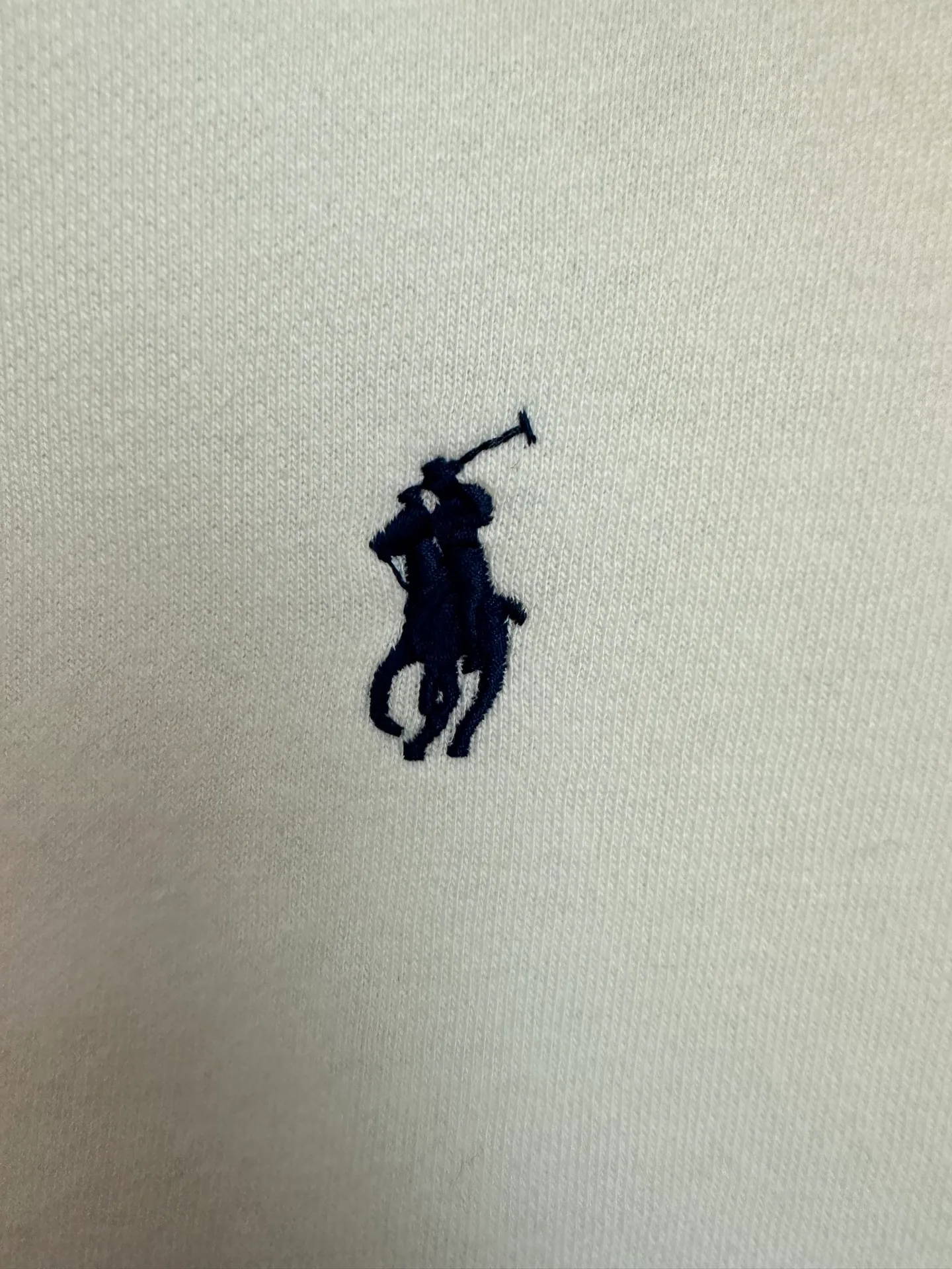 P330 Ralph Lauren logo embroidered sweatshirt. Customized cloud-like honey cotton fleece sweatshirt material. It feels delicate and comfortable against the skin. It is mainly made of deep black and is decorated with exquisite white pony logo. It is highly recognizable. Customized hardware. Thread. Accessories. Matching. Same style for men and women. -Color: Black White Blue Gray -Size: S M L XL